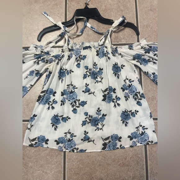 American Eagle Floral Cold Shoulder Top - Picture 3 of 6